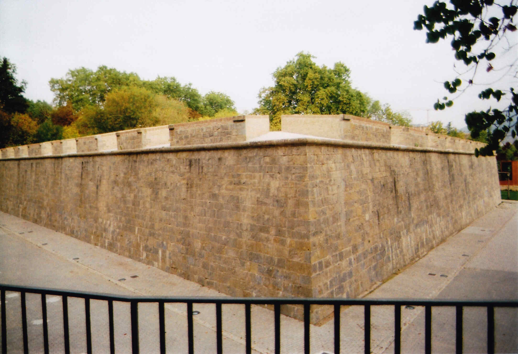 Paseo por las murallas de Pamplona San Bartolomé