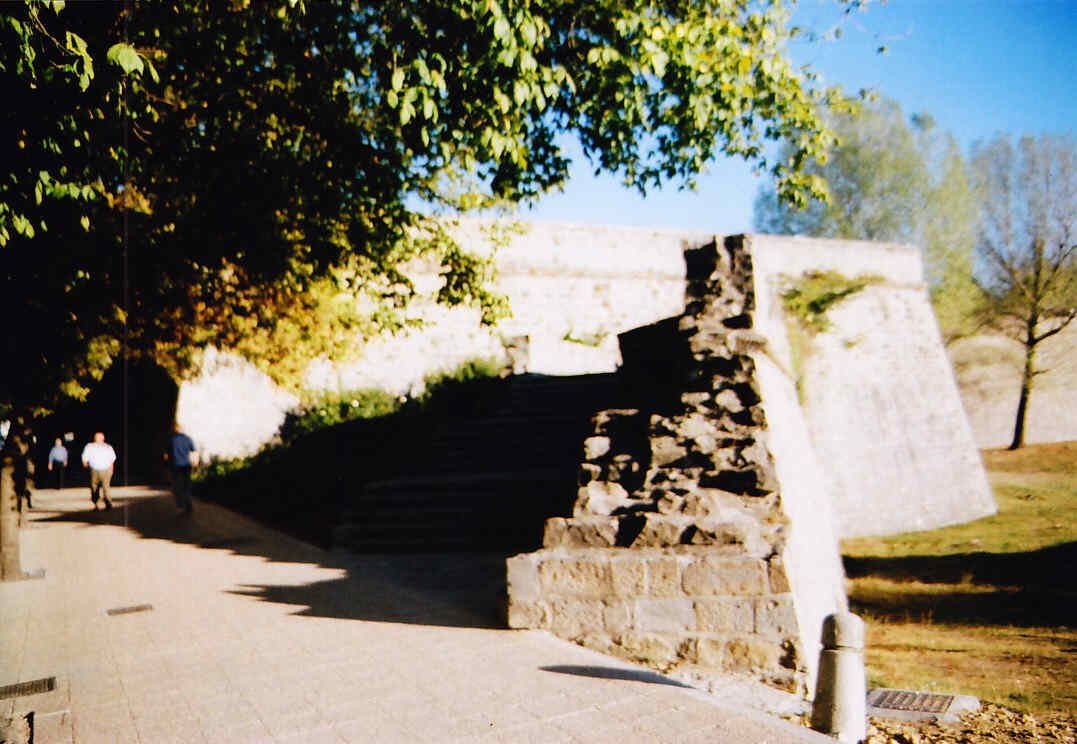 Paseo por las murallas de Pamplona El frente Oeste
