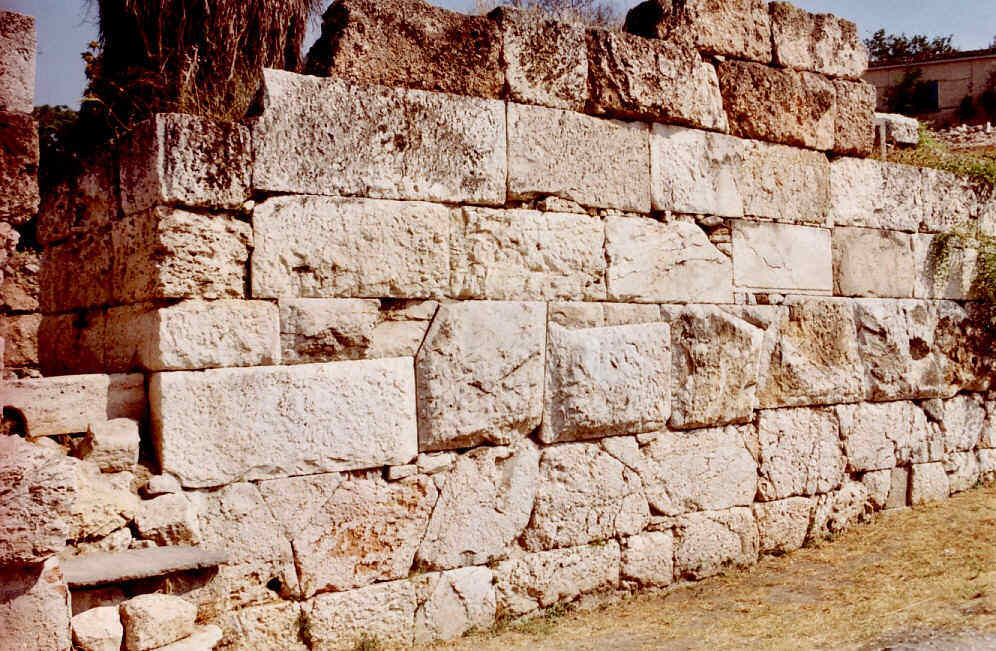 Interior de ladrillo y exterior de piedra