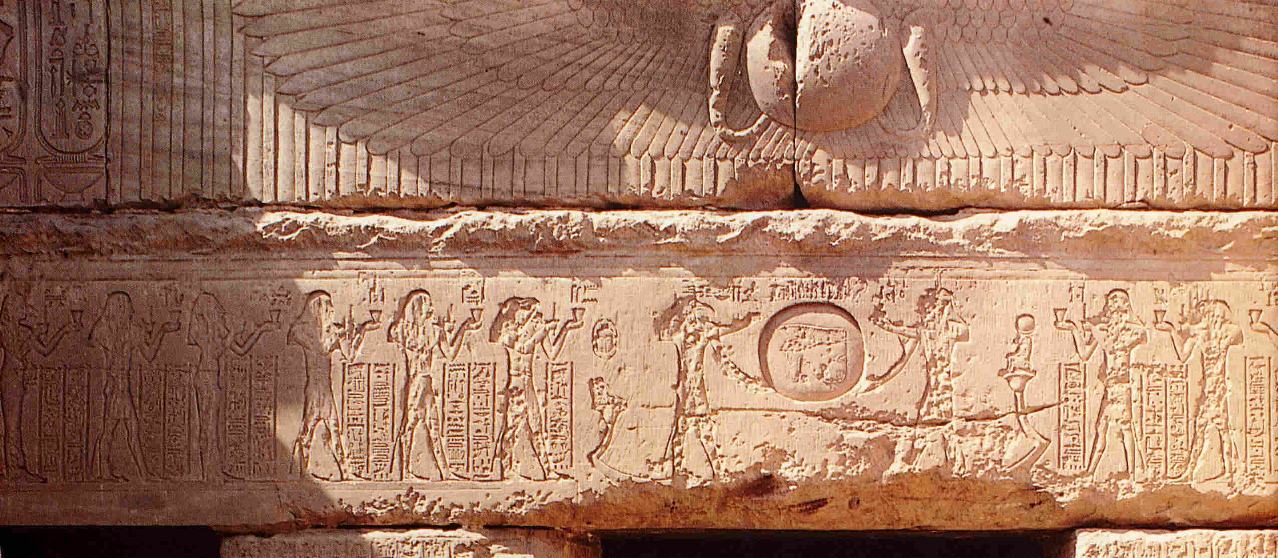 Templos ptolemaicos b Dendera